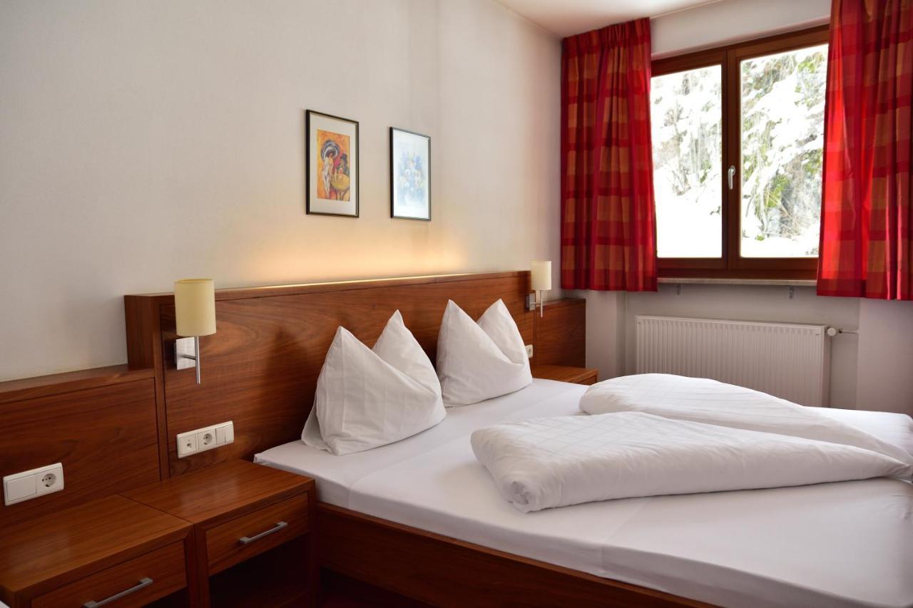 Hotel Krone Brunico Bagian luar foto
