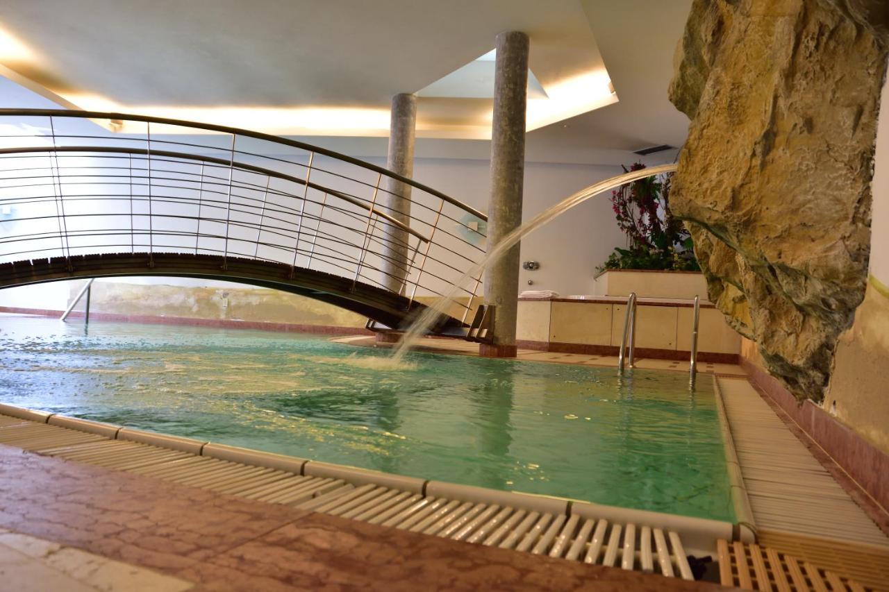 Hotel Krone Brunico Bagian luar foto