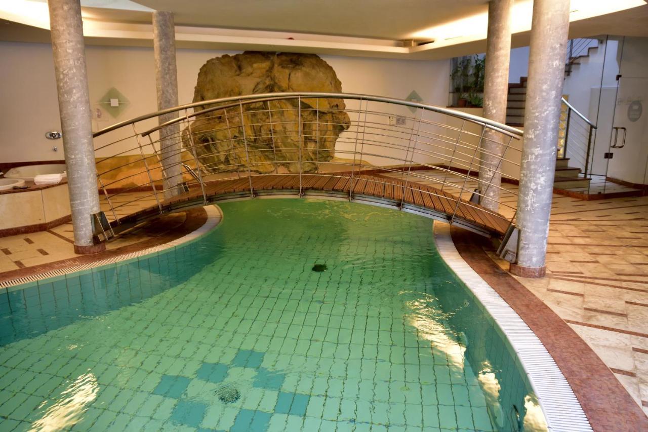 Hotel Krone Brunico Bagian luar foto