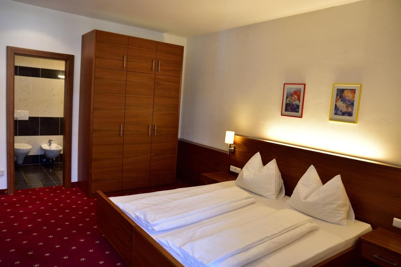 Hotel Krone Brunico Bagian luar foto
