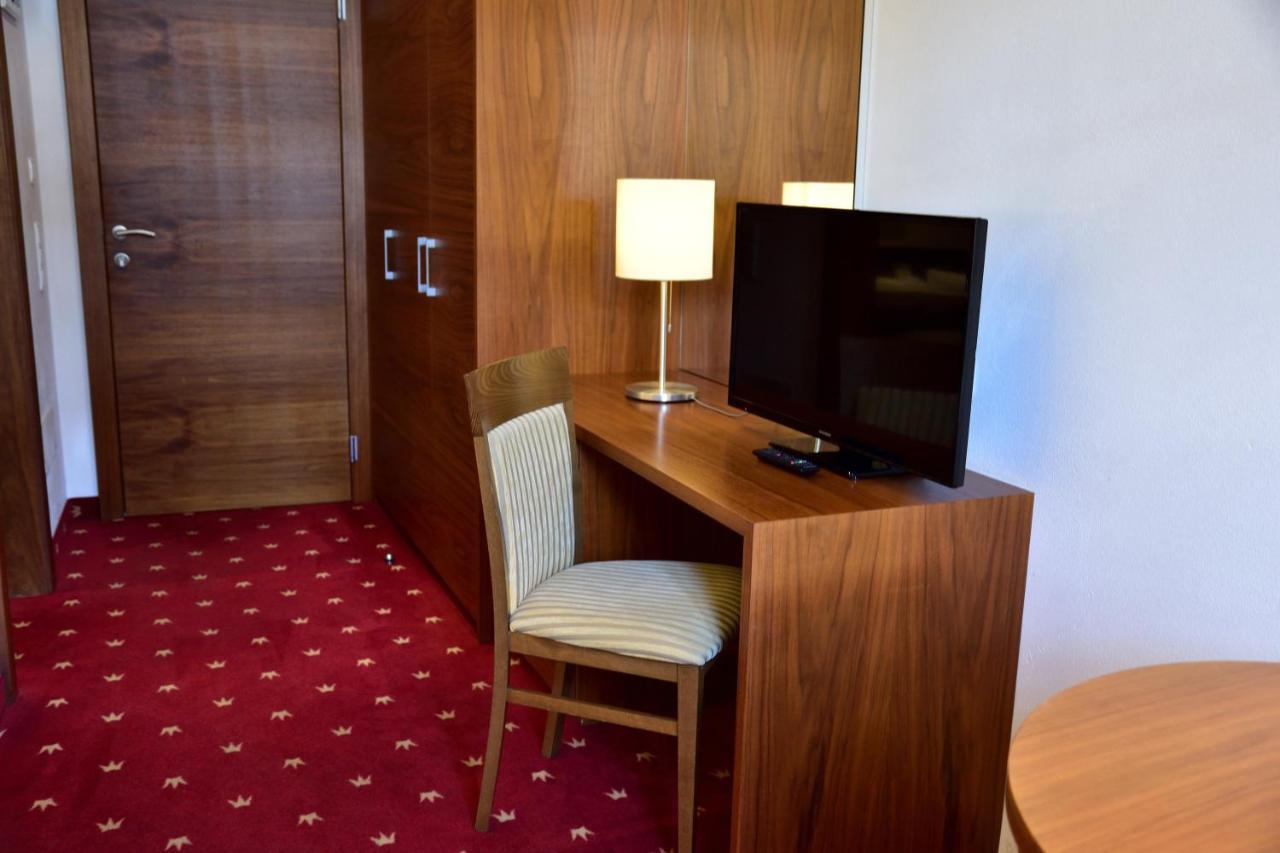 Hotel Krone Brunico Bagian luar foto