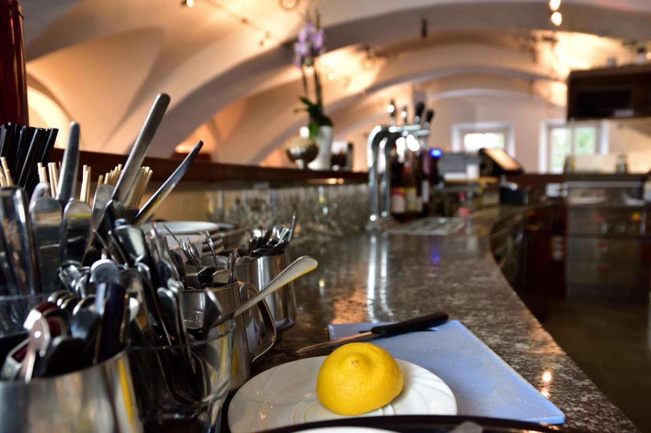 Hotel Krone Brunico Bagian luar foto