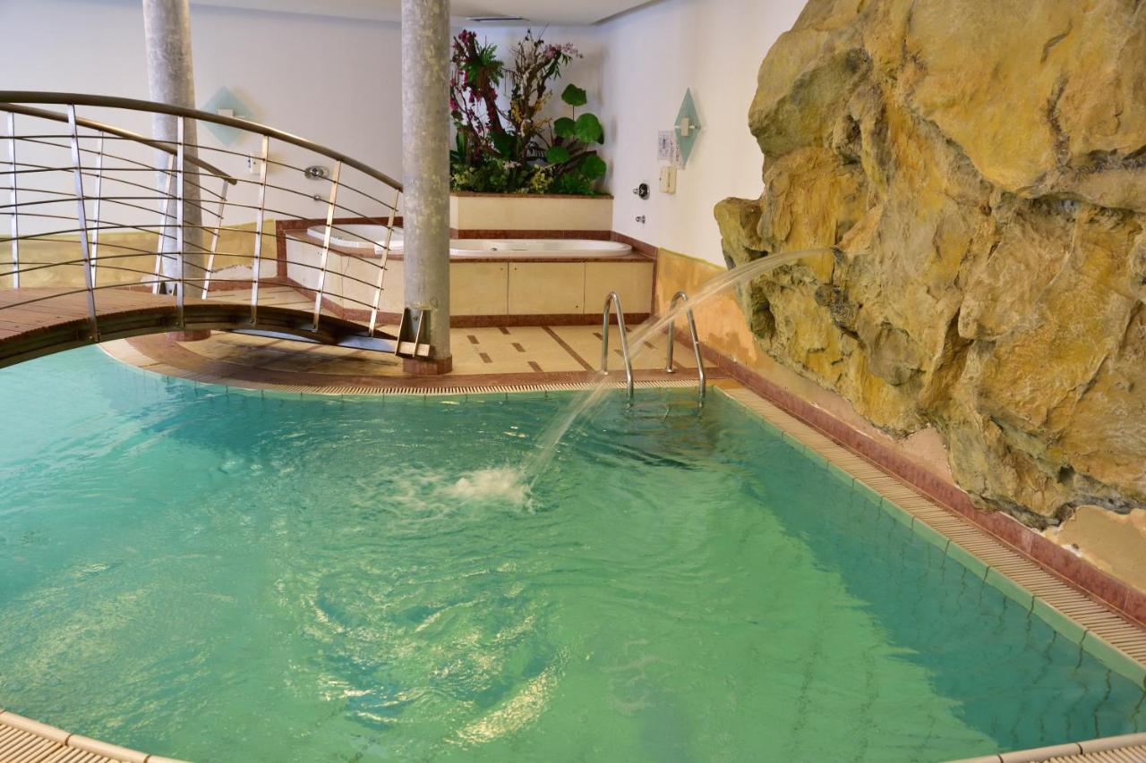 Hotel Krone Brunico Bagian luar foto