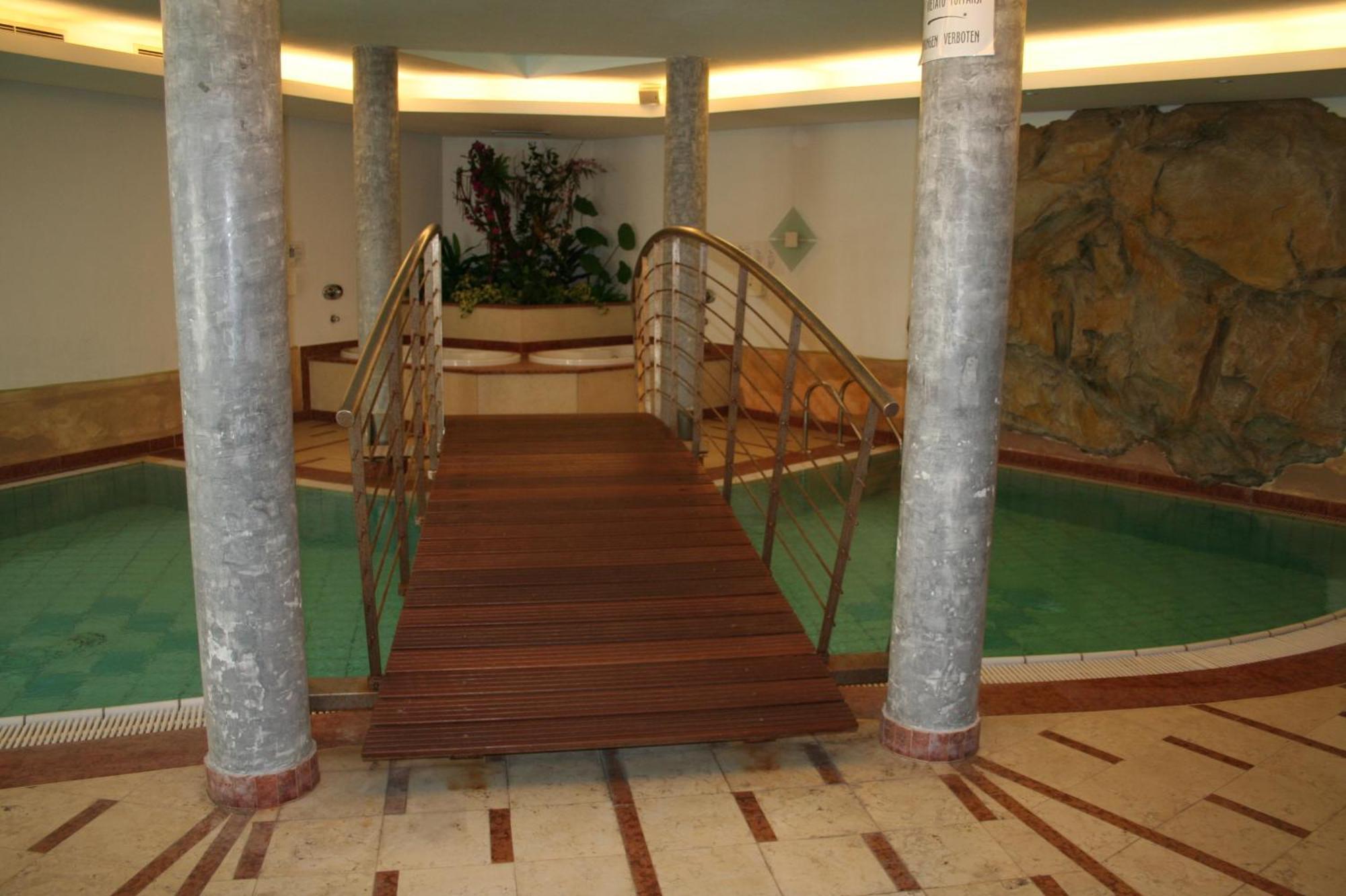 Hotel Krone Brunico Bagian luar foto