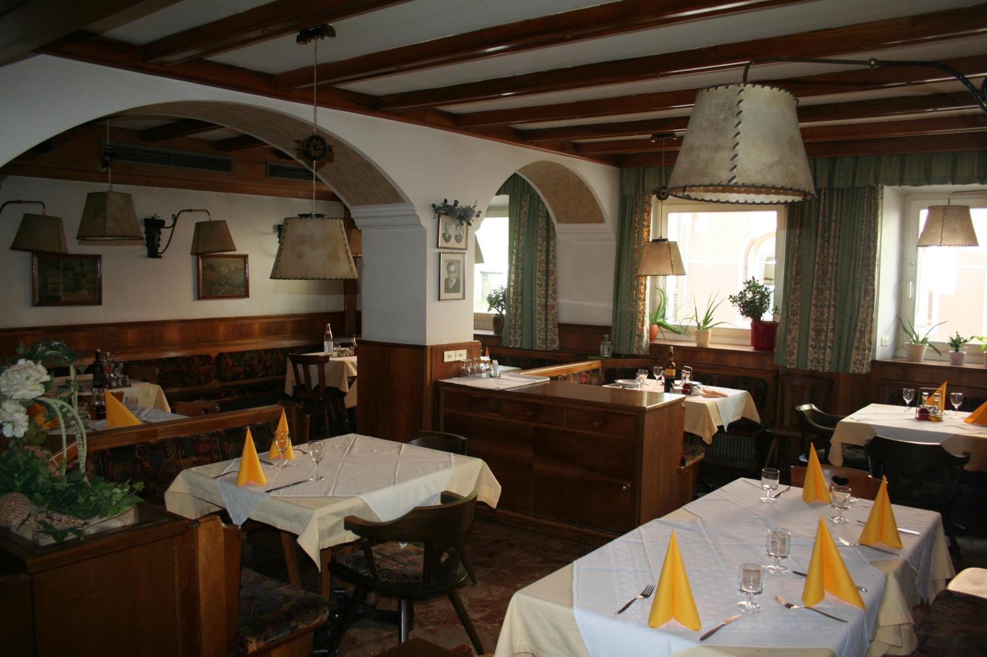 Hotel Krone Brunico Bagian luar foto